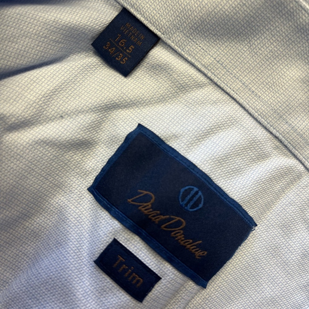 David Donahue Dress Shirt 
100% Cotton
Adjustable barrel cuff
Like new